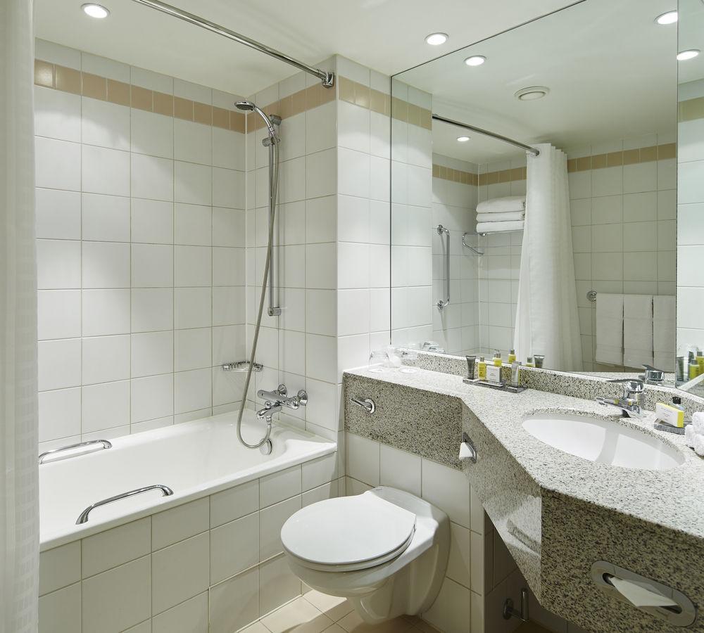 The Aberdeen Dyce Hotel Екстер'єр фото