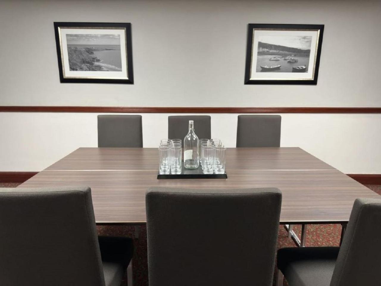 The Aberdeen Dyce Hotel Екстер'єр фото