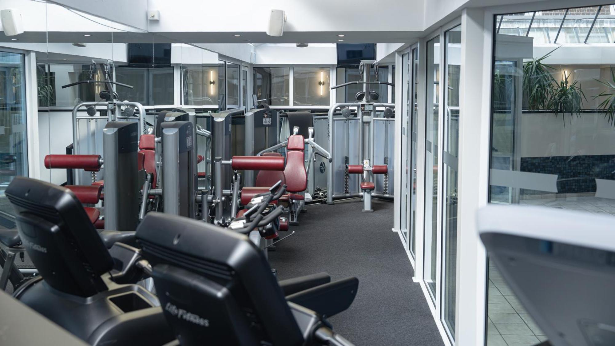 The Aberdeen Dyce Hotel Екстер'єр фото