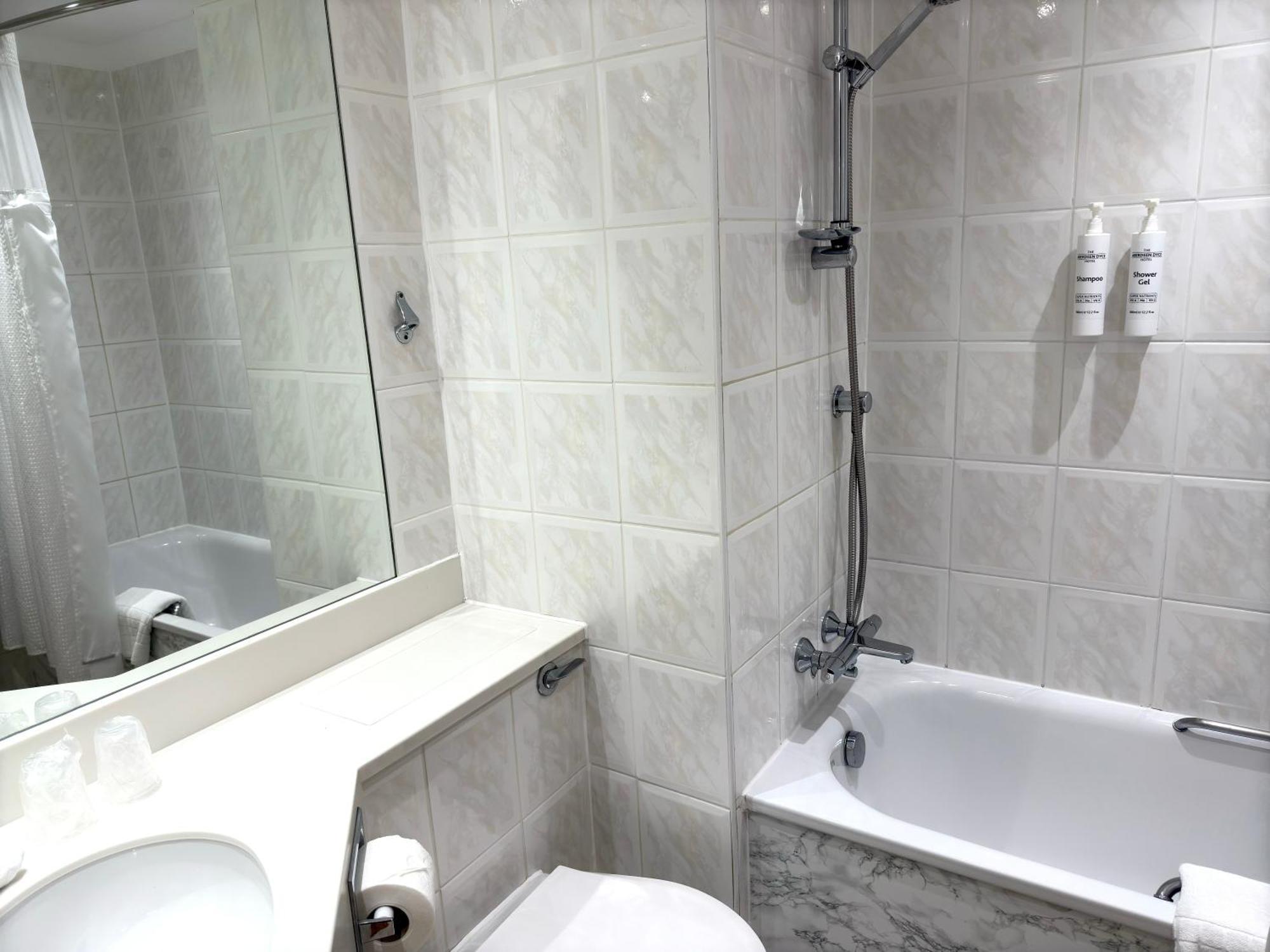 The Aberdeen Dyce Hotel Екстер'єр фото