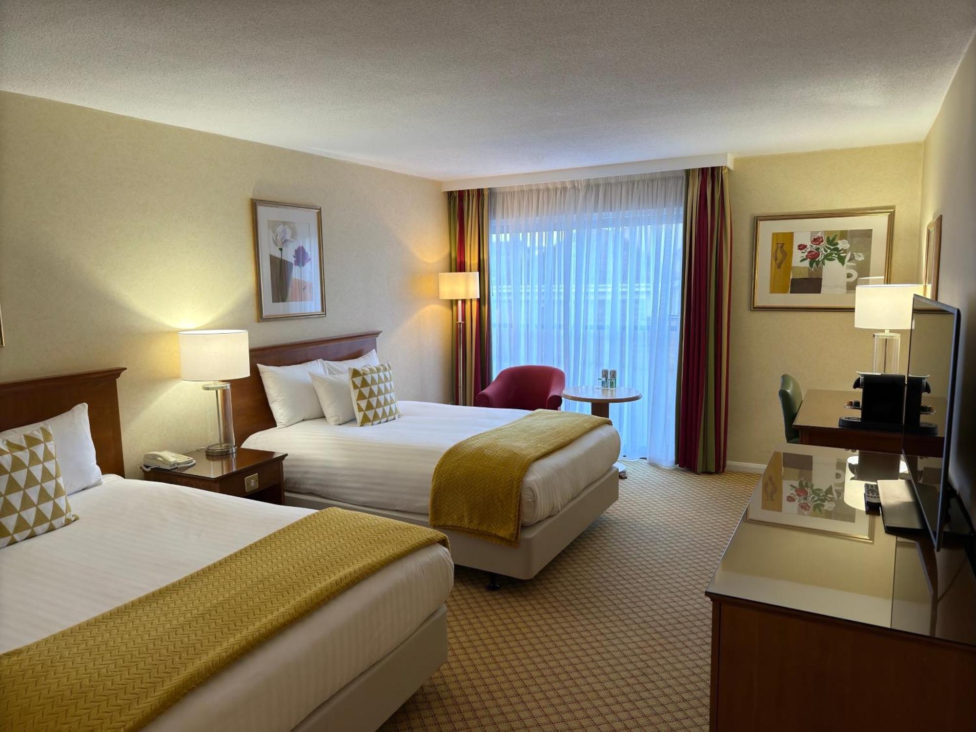 The Aberdeen Dyce Hotel Екстер'єр фото