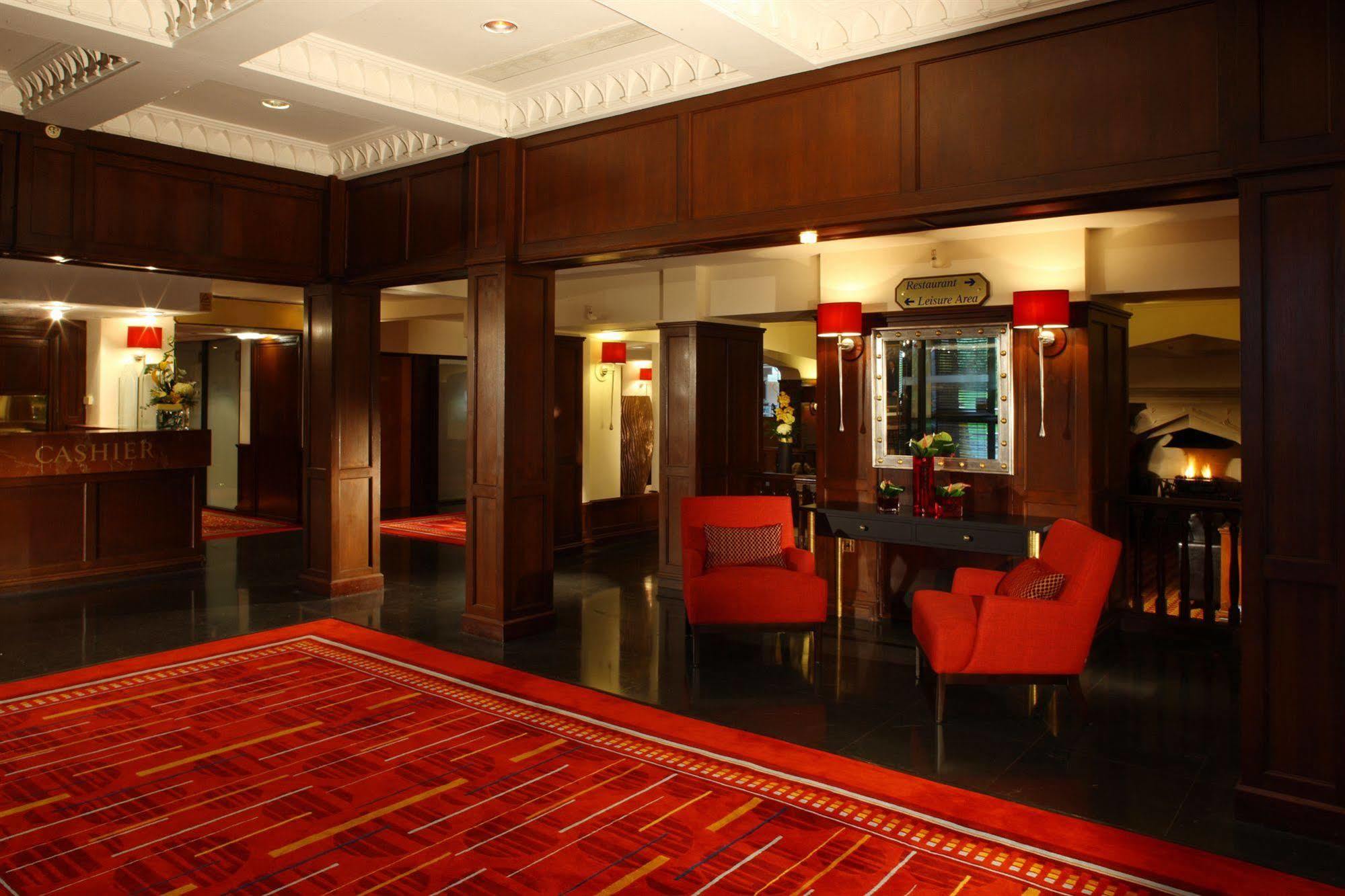 The Aberdeen Dyce Hotel Екстер'єр фото