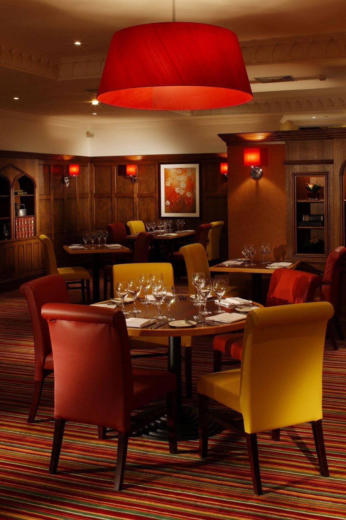 The Aberdeen Dyce Hotel Екстер'єр фото